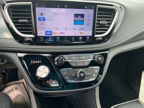 New 2026 Chrysler Pacifica Limited w/ S Appearance Package image 12