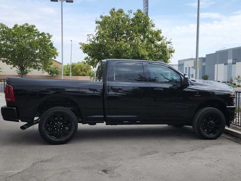 Used 2025 RAM 2500 Laramie AWD/4WD image 9