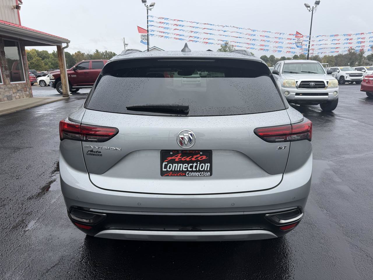 Used 2023 Buick Envision Essence w/ Sport Touring Package FWD image 5