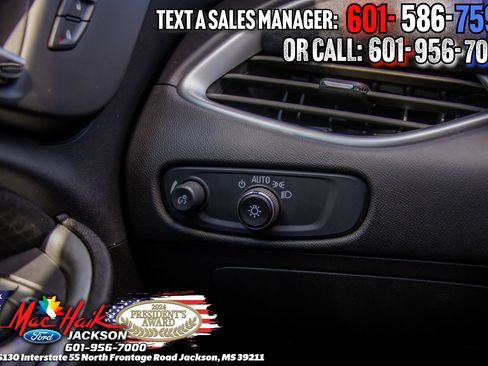 Used 2025 Chevrolet Malibu LT FWD image 17