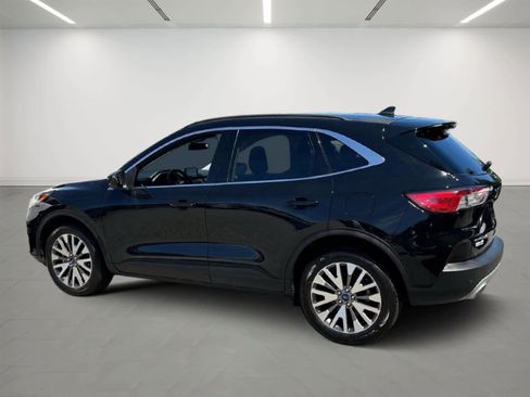 Used 2022 Ford Escape Titanium image 3