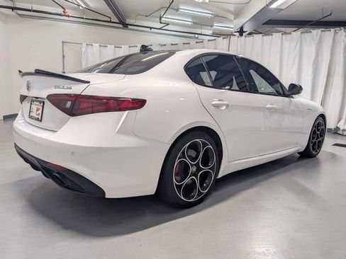 Used 2022 Alfa Romeo Giulia Veloce RWD image 3