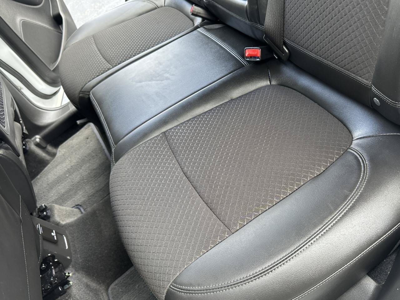 Used 2020 Buick Encore Preferred w/ Safety Package FWD image 31