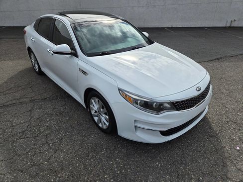 Used 2016 Kia Optima EX w/ Premium Package image 9
