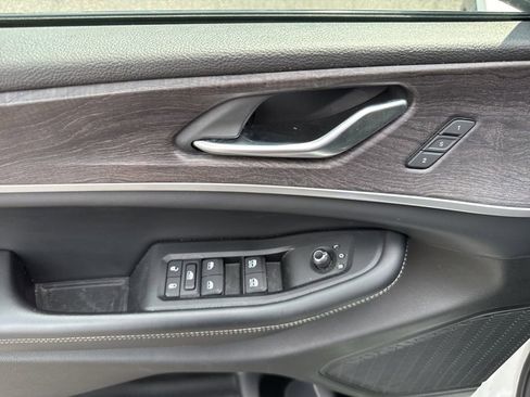 Used 2023 Jeep Grand Cherokee Limited image 24