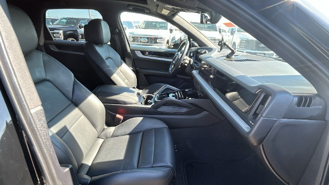 Used 2024 Porsche Cayenne AWD/4WD image 11