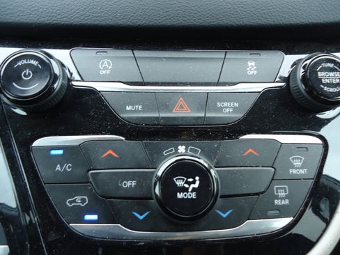 Used 2023 Chrysler Voyager LX FWD image 22
