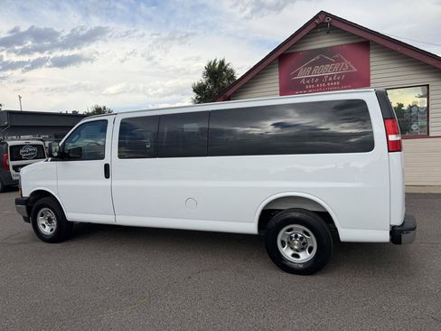 Used 2025 Chevrolet Express 3500 LT w/ LT Preferred Equipment Group RWD image 5