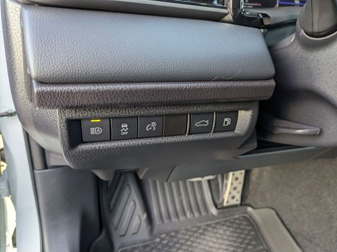 Used 2025 Toyota Camry XSE FWD image 16