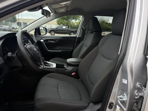 Used 2025 Toyota RAV4 XLE FWD image 24