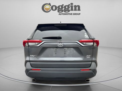 Used 2020 Toyota RAV4 XLE Premium image 4