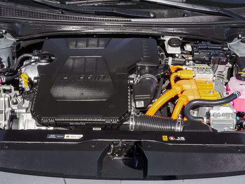 Used 2025 Hyundai Elantra Limited FWD image 15