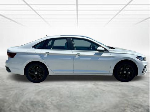 New 2026 Volkswagen Jetta SE FWD image 4