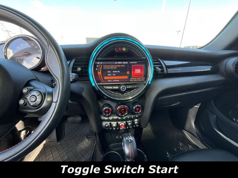 Used 2019 MINI Cooper S w/ Signature Upholstery Package FWD image 9