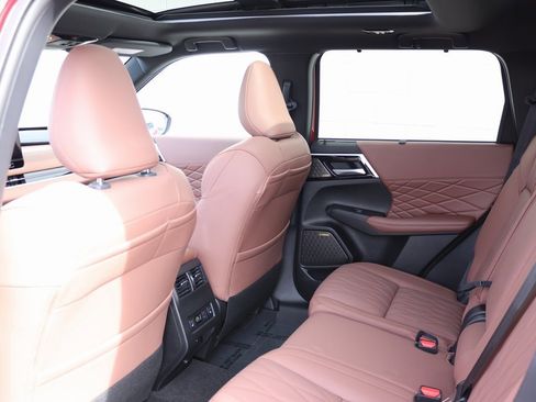 New 2025 Mitsubishi Outlander SEL image 17