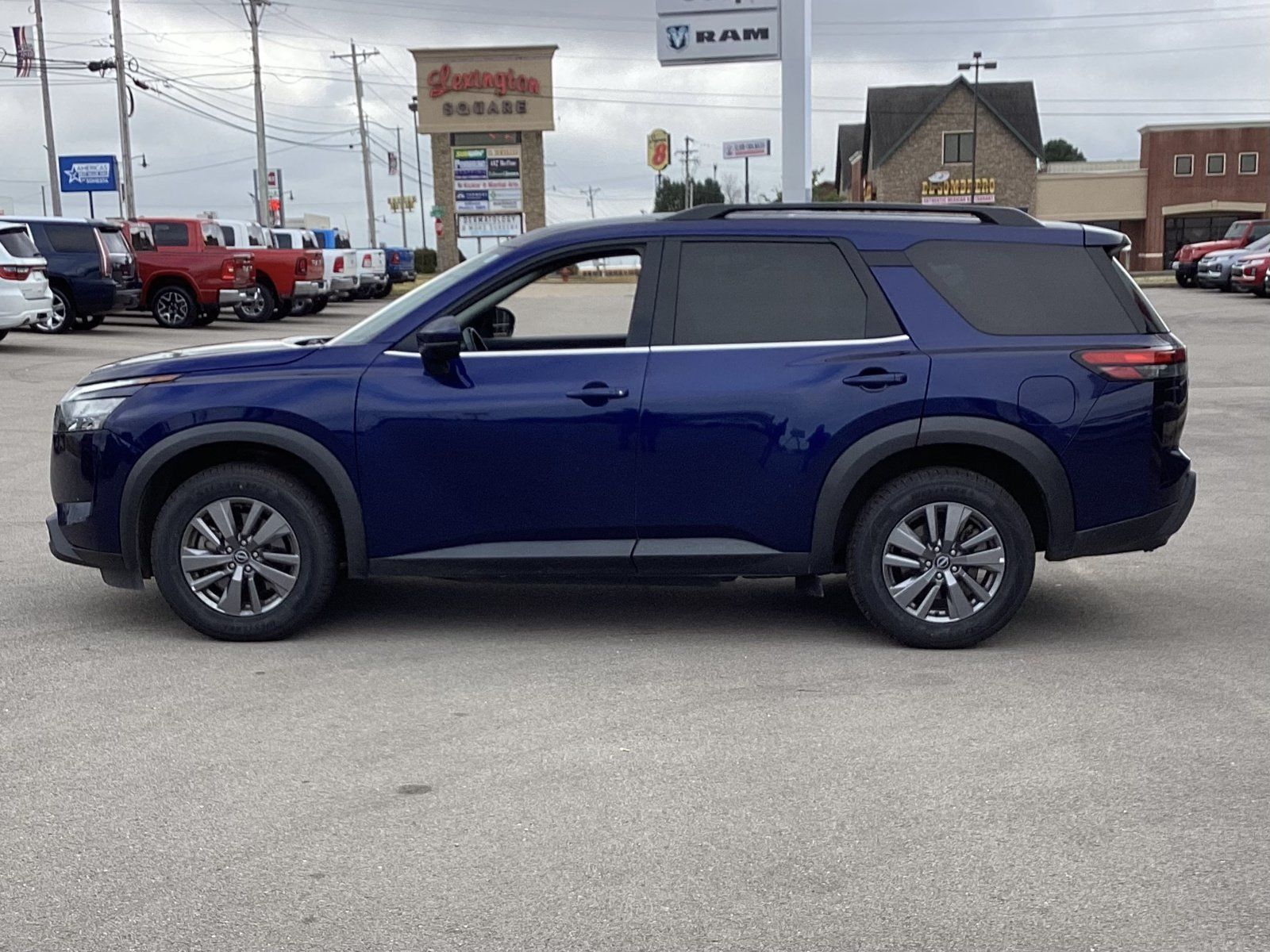 Used 2024 Nissan Pathfinder SV AWD/4WD image 7