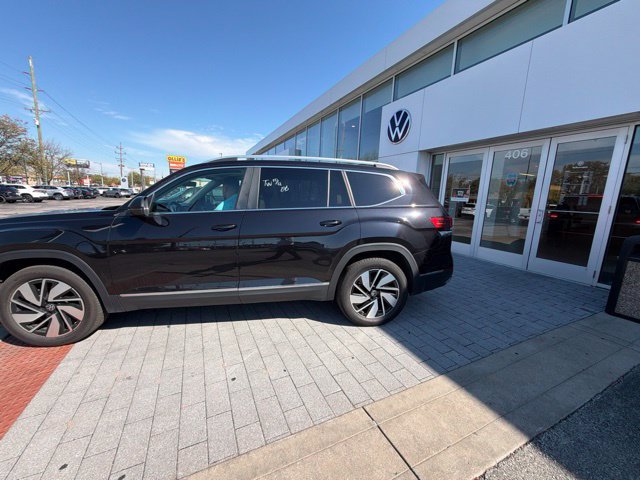 Used 2024 Volkswagen Atlas SEL AWD/4WD image 1