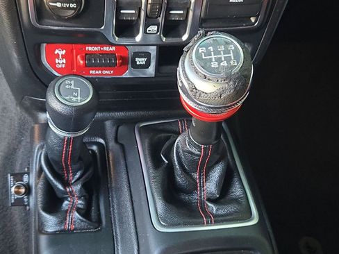 Used 2018 Jeep Wrangler Unlimited Rubicon image 16