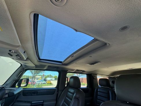 Used 2003 HUMMER H2 w/ Preferred Equipment Group image 22