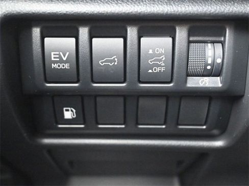 Certified 2025 Subaru Forester Limited image 13