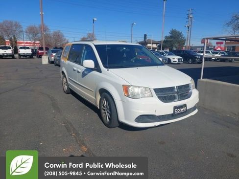 Used 2014 Dodge Grand Caravan SXT image 3