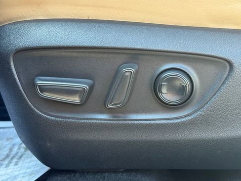 Used 2020 Toyota RAV4 XLE Premium image 20