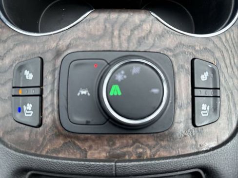 Used 2021 GMC Acadia Denali w/ Denali Technology Package FWD image 25