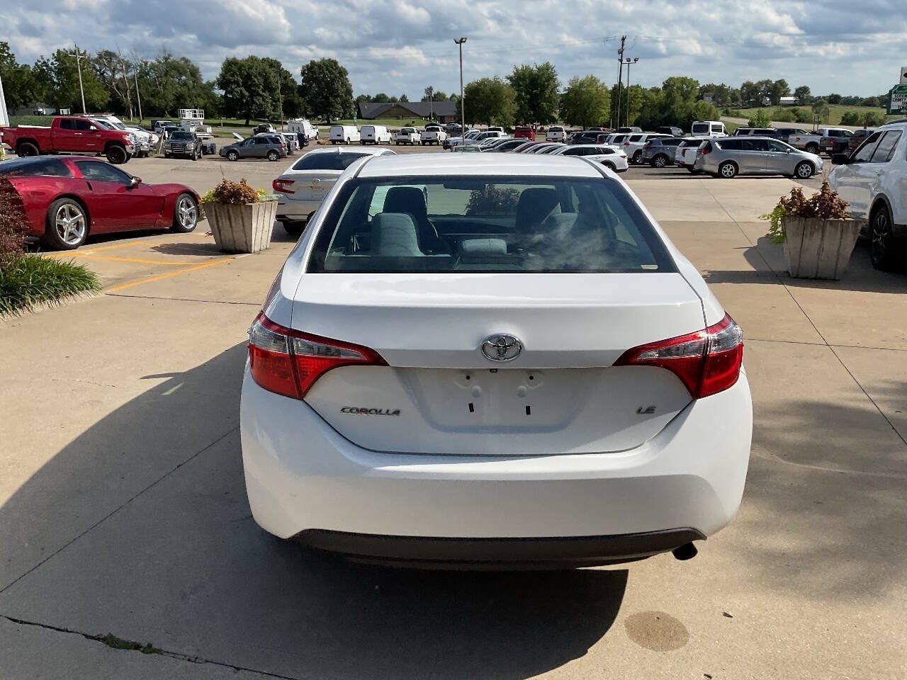 Used 2016 Toyota Corolla LE FWD image 8