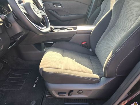 Used 2023 Nissan Rogue SV image 10