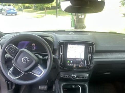 Used 2023 Volvo XC40 Recharge Ultimate w/ Protection Package Premier AWD/4WD image 3