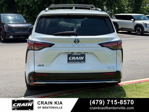 Used 2023 Toyota Sienna Limited FWD image 6