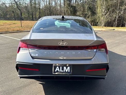 New 2026 Hyundai Elantra SE image 4