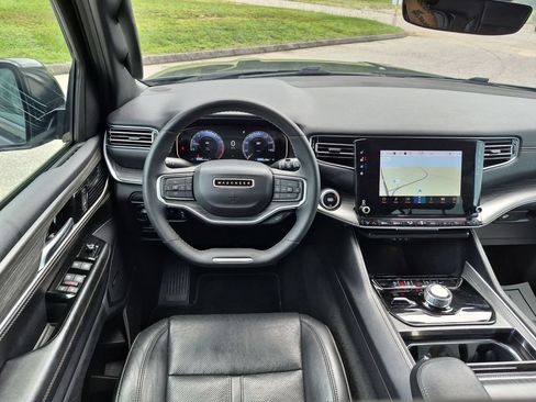 Used 2024 Jeep Wagoneer Series II AWD/4WD image 31