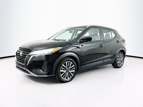 Used 2024 Nissan Kicks SV image 3