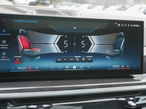 Certified 2025 BMW X7 M60i image 19