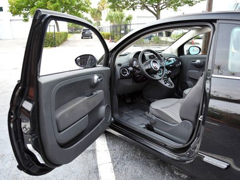 Used 2012 FIAT 500 Lounge FWD image 13