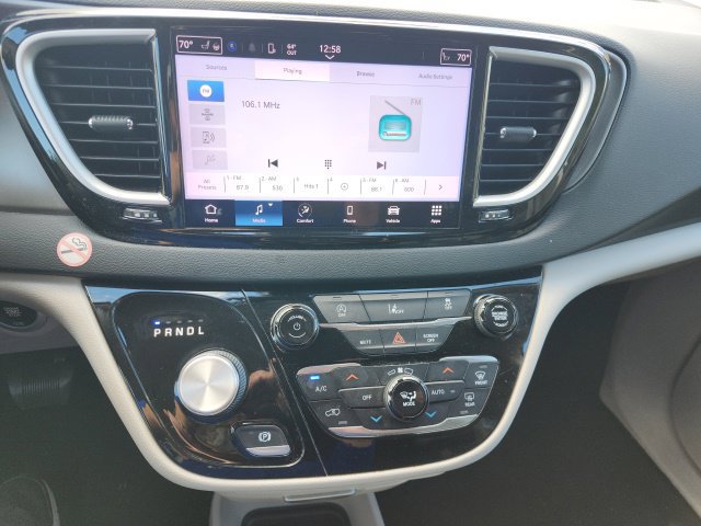 Used 2022 Chrysler Pacifica Touring-L FWD image 13