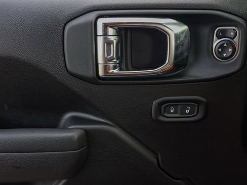 New 2025 Jeep Gladiator Willys image 23