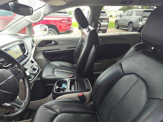 Used 2019 Chrysler Pacifica Touring-L w/ Advanced Safetytec Group FWD image 18
