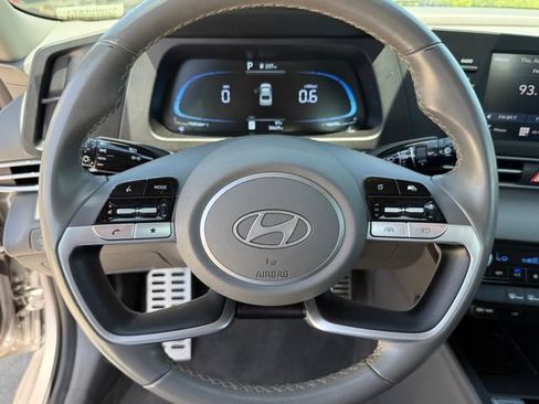 Used 2025 Hyundai Elantra Sport FWD image 12