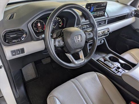 Used 2023 Honda Pilot Touring image 10