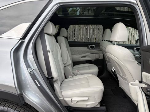 Used 2025 Kia Sorento SX Prestige AWD/4WD image 24