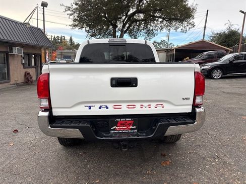 Used 2017 Toyota Tacoma TRD Off-Road image 10