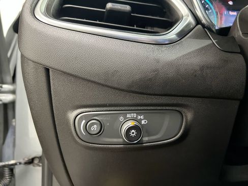 Used 2023 Chevrolet Equinox LT FWD image 18