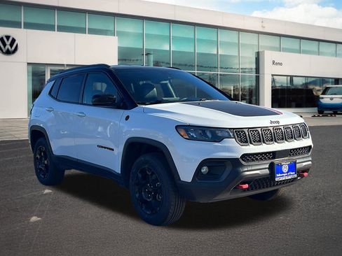 Used 2023 Jeep Compass Trailhawk image 3