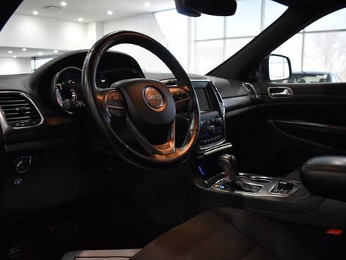 Used 2019 Jeep Grand Cherokee Laredo image 14