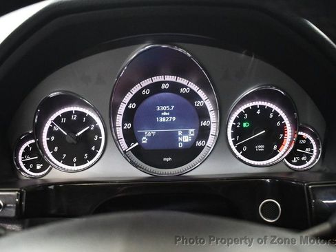 Used 2010 Mercedes-Benz E 550 4MATIC Sedan image 33