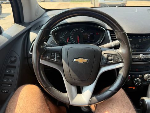 Used 2019 Chevrolet Trax LT w/ LT Convenience Package FWD image 25