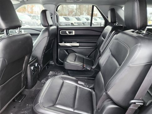 Certified 2022 Ford Explorer XLT w/ Equipment Group 202A image 16