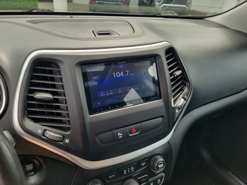 Used 2019 Jeep Cherokee Limited AWD/4WD image 28